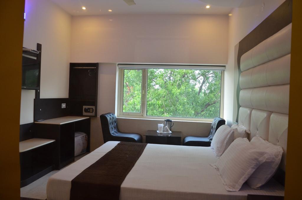 Hotel Royal Park 22 Chandigarh Room photo